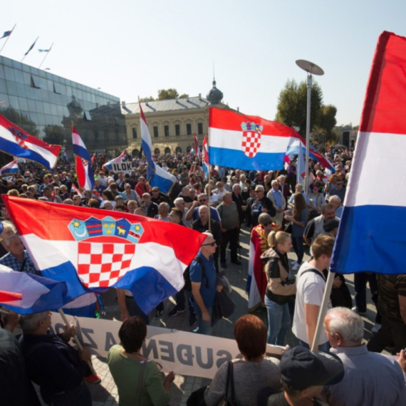 Jezivi grafiti protiv Srba osvanuli u Slavonskom Brodu: "Ubijte Srbina i izvadite mu organe..." FOTO