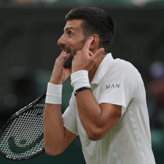 Istorijski okršaj dug pet sati: Đoković je u polufinalu Vimbldona; "Zbog ovoga i dalje igram tenis"