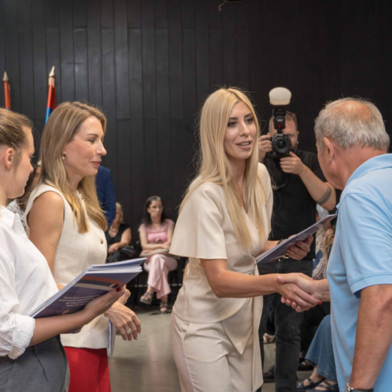 Uručena 284 ugovora za energetsku efikasnost građana Novog Beograda