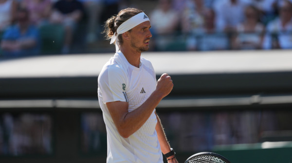 Zverev rutinski do polufinala Vimbldona!