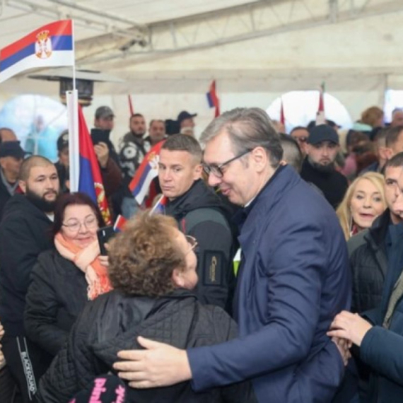 Dve slike Srbije: Dok država povećava penzije najstarijima, blokaderi ih vređaju zbog političkog opredeljenja