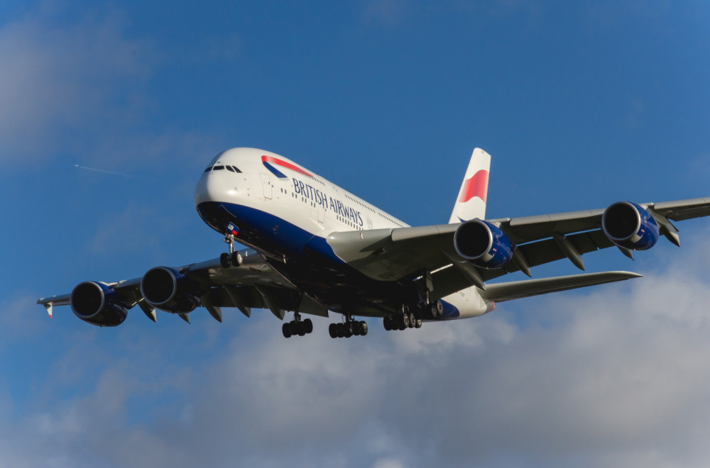 Avion bez putnika odleteo za London: Četvoro članova posade suspendovano