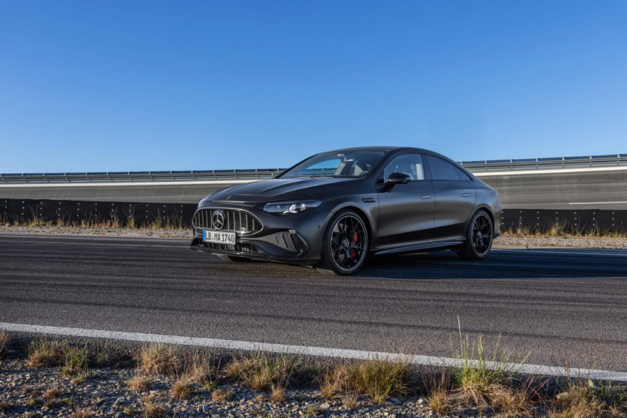 Novi Mercedes ima 3 motora, 670 KS i ugrađeni vibrator FOTO
