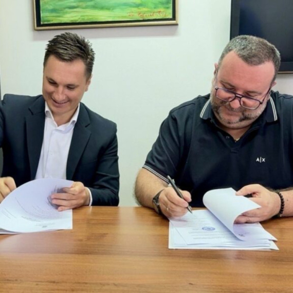 Ispunjeno obećanje, potpisan ugovor: Zahvaljujući Vučiću i Lončaru, Niš dobija novu mobilnu ambulantu