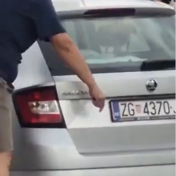 Blokaderi u Kragujevcu došli automobilom iz Hrvatske? VIDEO