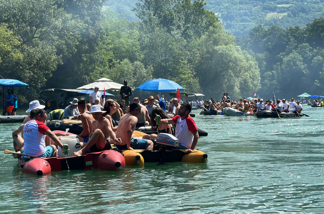 Hiljade ljudi na spektakularnom spustu od Rogačice do Ljubovije FOTO