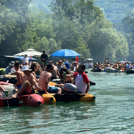 Hiljade ljudi na spektakularnom spustu od Rogačice do Ljubovije FOTO