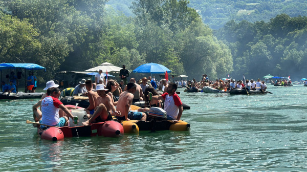 Hiljade ljudi na spektakularnom spustu od Rogačice do Ljubovije FOTO