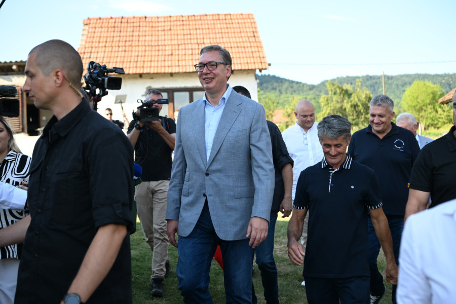 Vučić u poseti porodici Todorović u Loznici: Naša sela liče na švajcarska, sve više ljudi se vraća u Srbiju