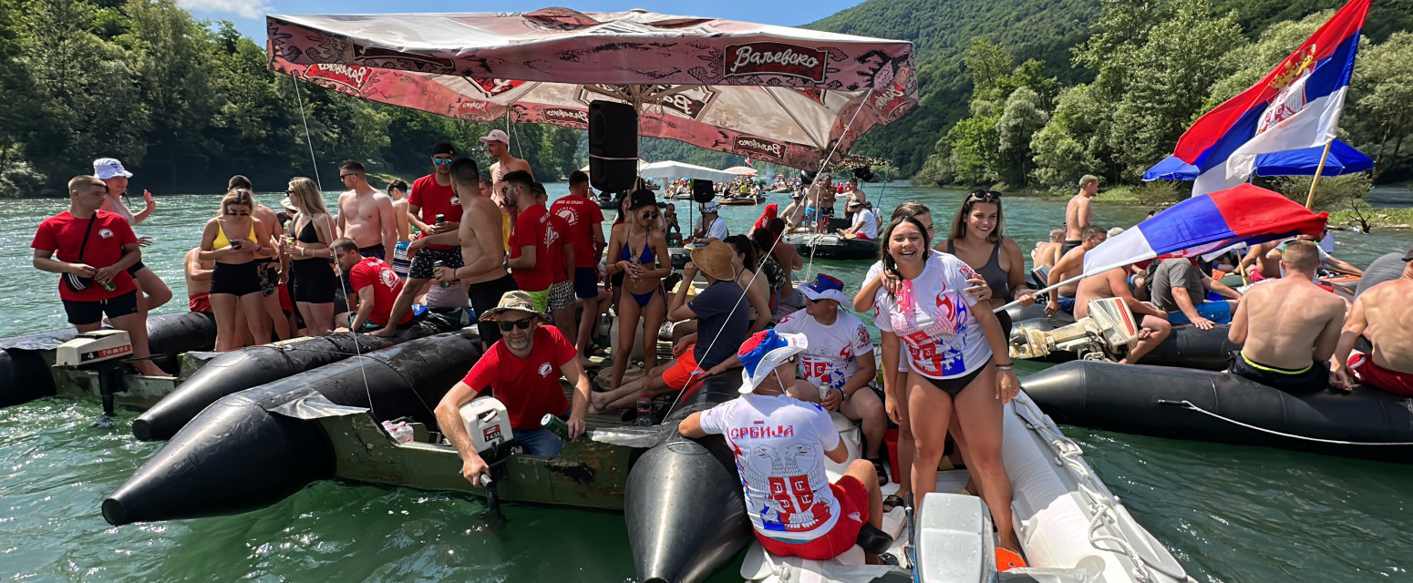 Očekuje se na hiljade ljudi i na stotine čamaca: Sitno se odbrojava do Drinske regate u Bajinoj Bašti