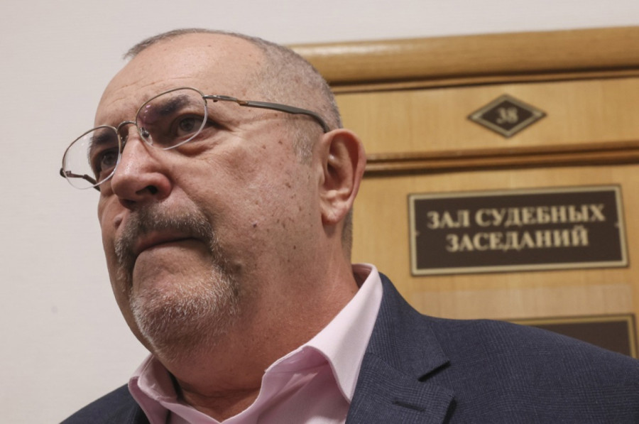 Uhapšen čovek koji je izašao na crtu Putinu – odveli ga pravo iz kuće FOTO