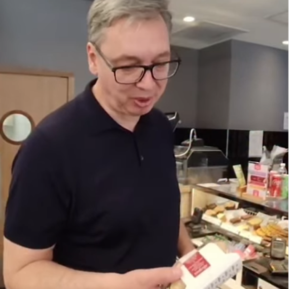 Vučić: "Sendvič u Parizu... Dobar, bolji i sočniji u Srbiji" VIDEO