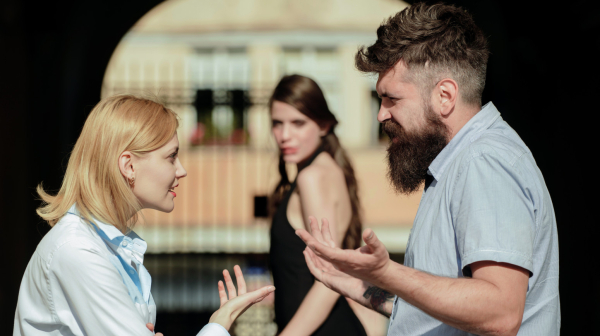 Internet zarađuje na muškom besu i mržnji prema ženama: Stručnjaci traže hitnu reakciju države