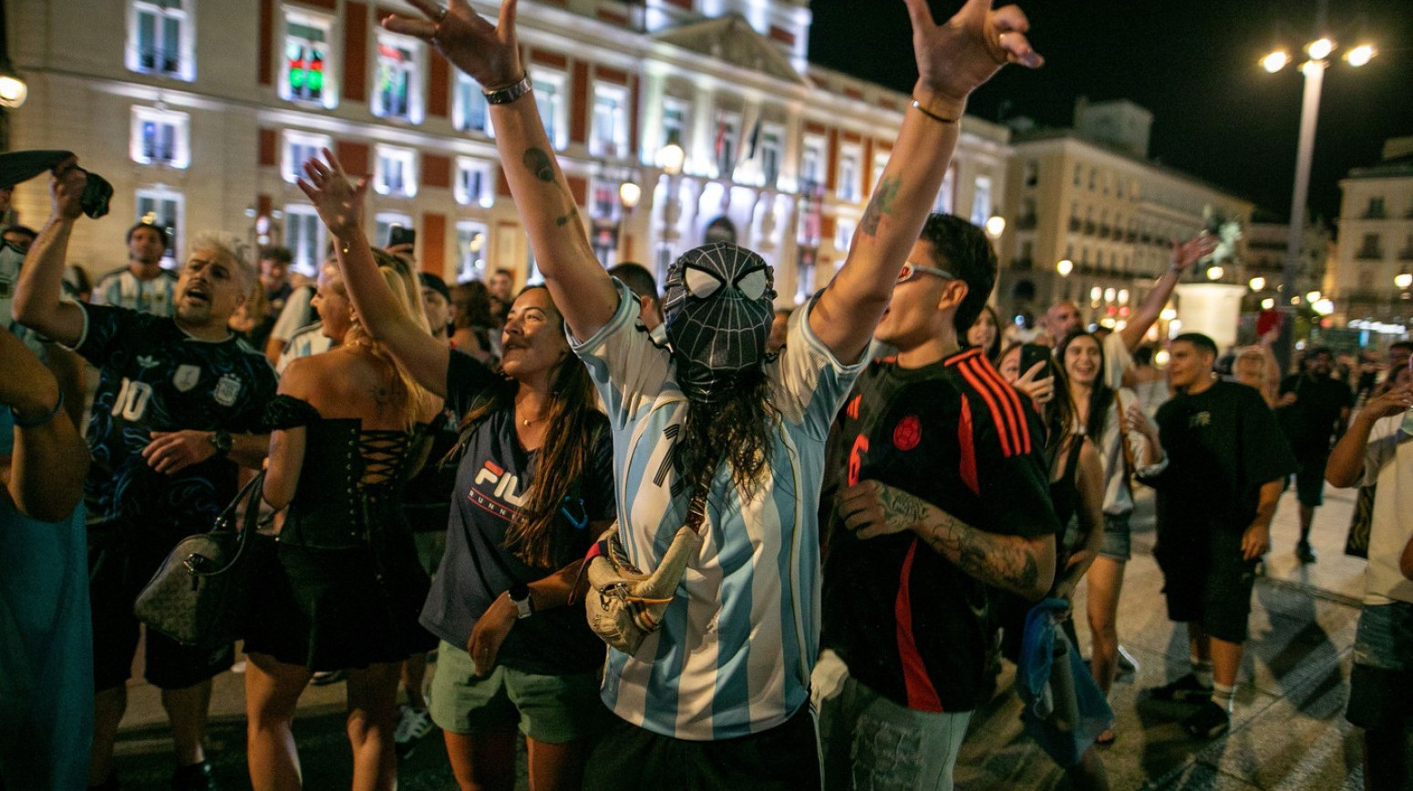 Argentinci spalili pogrešnu zastavu – Englezi im se smeju VIDEO