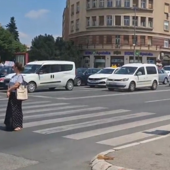 Šaka blokadera maltretira građane Novog Sada; Blokirali raskrsnicu VIDEO