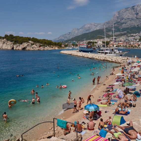 Nema više čuvanja mesta na plaži peškirima: Hrvatska destinacija uvodi stroga pravila