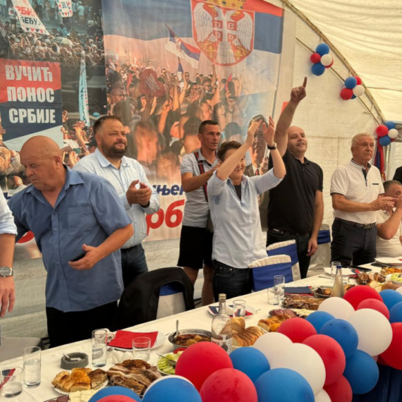Brnabić u Božetićima: "Treba nam Ujedinjena Srbija, a ne blokaderska mržnja i teror" FOTO