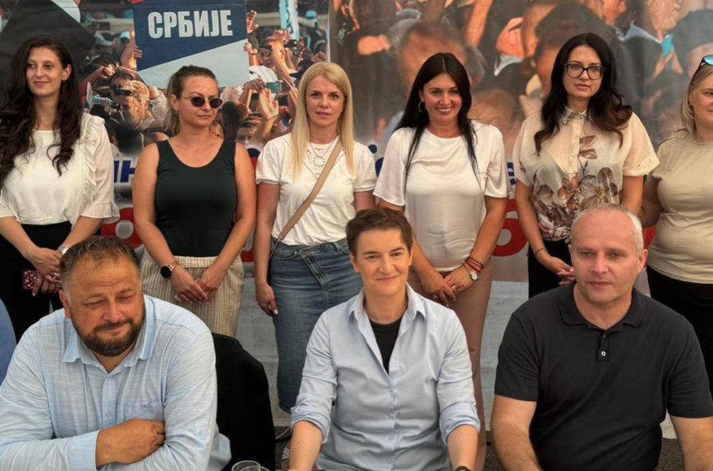 Brnabić u Božetićima: Treba nam Ujedinjena Srbija, a ne blokaderska mržnja i teror FOTO