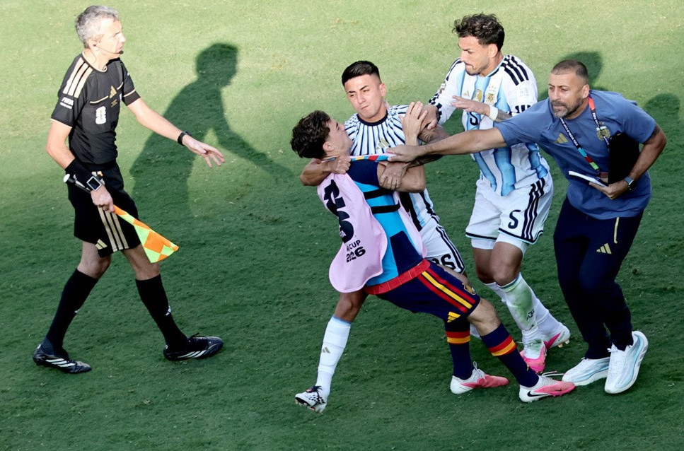 FIFA pokrenula postupak protiv Paredesa – moguća višemesečna suspenzija
