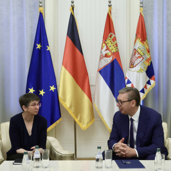 Vučić primio u oproštajnu posetu ambasadorku Nemačke Anke Konrad FOTO