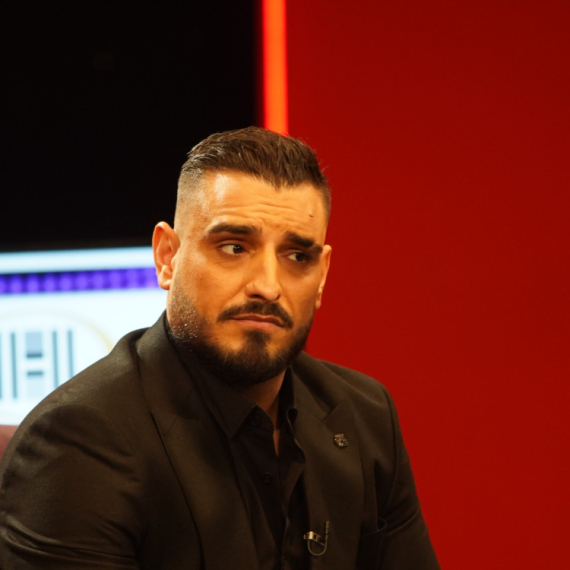 Oglasio se Lazić nakon skandala sa dvoglavim orlom: "Ukoliko sam bilo koga povredio..."