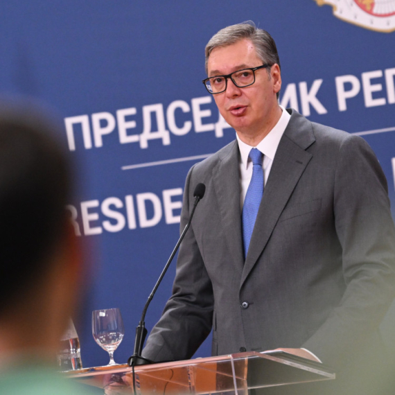 Vučić o brutalnim napadima na njegovu porodicu: "Želim Srbiju u kojoj porodica neće biti tema ni meta"