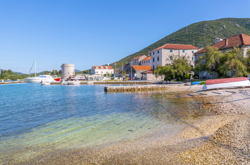 Kupači upozoreni: Na ovoj plaži u Hrvatskoj more zagađeno fekalijama, kupanje nije bezbedno