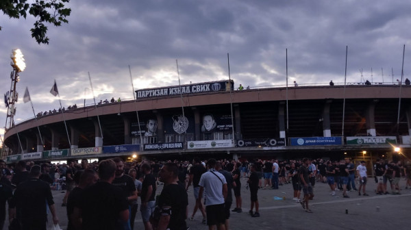 Ilić odredio sastav za debi u Humskoj – gužva ispred stadiona