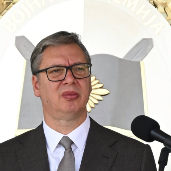 Vučić: "Ništa svetije i važnije od naše otadžbine nemamo"; "KiM je deo Srbije, i po Ustavu i po pravdi Boga"