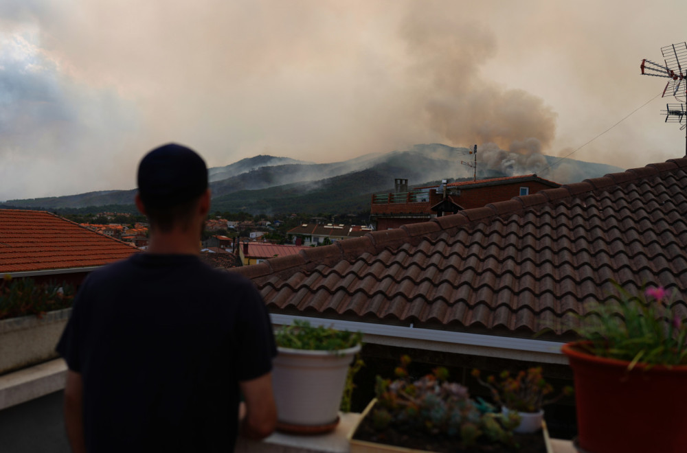 Haotično u celom gradu; Građanima poručeno da ostanu u kućama i da nose maske kada su napolju FOTO/VIDEO