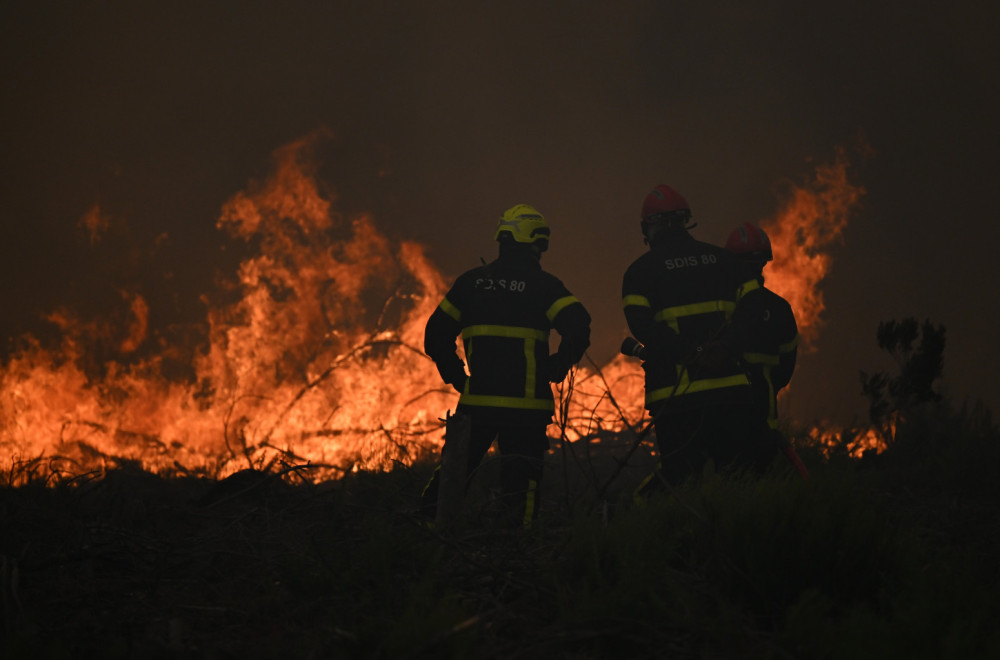 Stvorena je "vatrena oluja": Požar preti da proguta čitav grad, ljudi beže glavom bez obzira FOTO/VIDEO