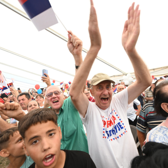 Vučić pokazao brigu o narodu: Pogledajte spisak svih novčanih pomoći i datuma isplata