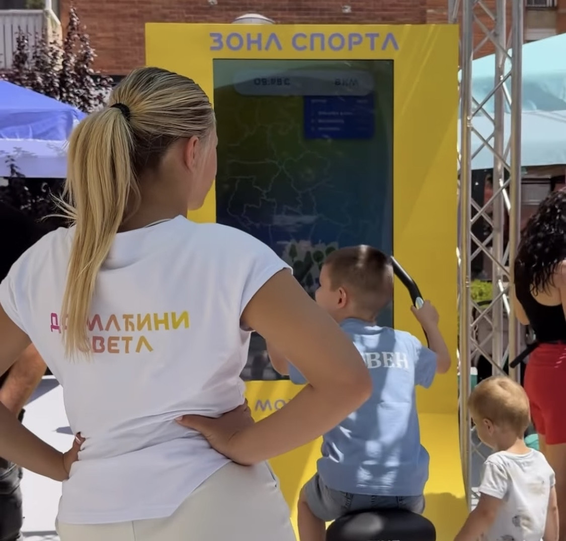 Paviljon igre razigrao Vranje: Pesma, igra i osmesi obeležili EXPO karavan FOTO