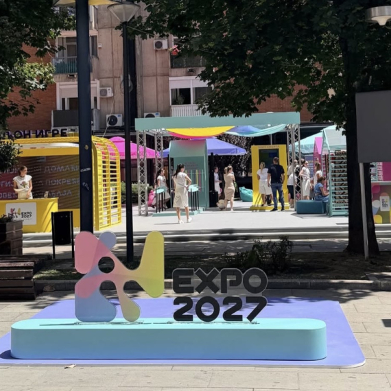 Paviljon igre razigrao Vranje: Pesma, igra i osmesi obeležili EXPO karavan FOTO
