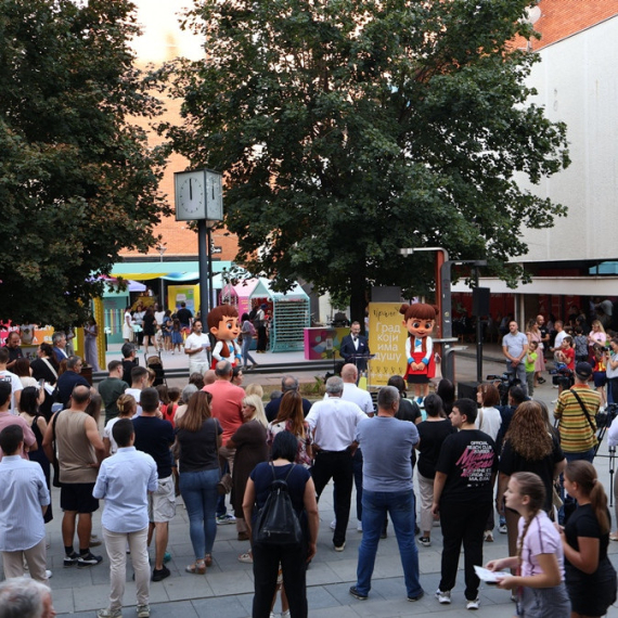 Paviljon igre razigrao Vranje: Pesma, igra i osmesi obeležili EXPO karavan FOTO