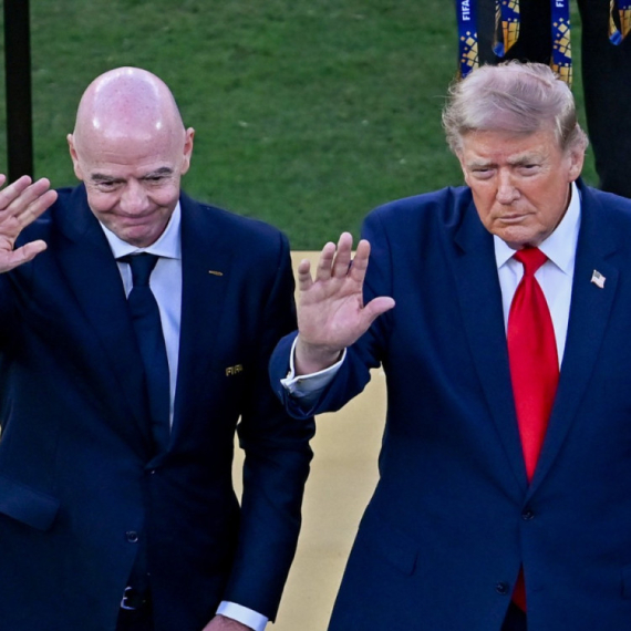 Infantino besan k'o ris FOTO