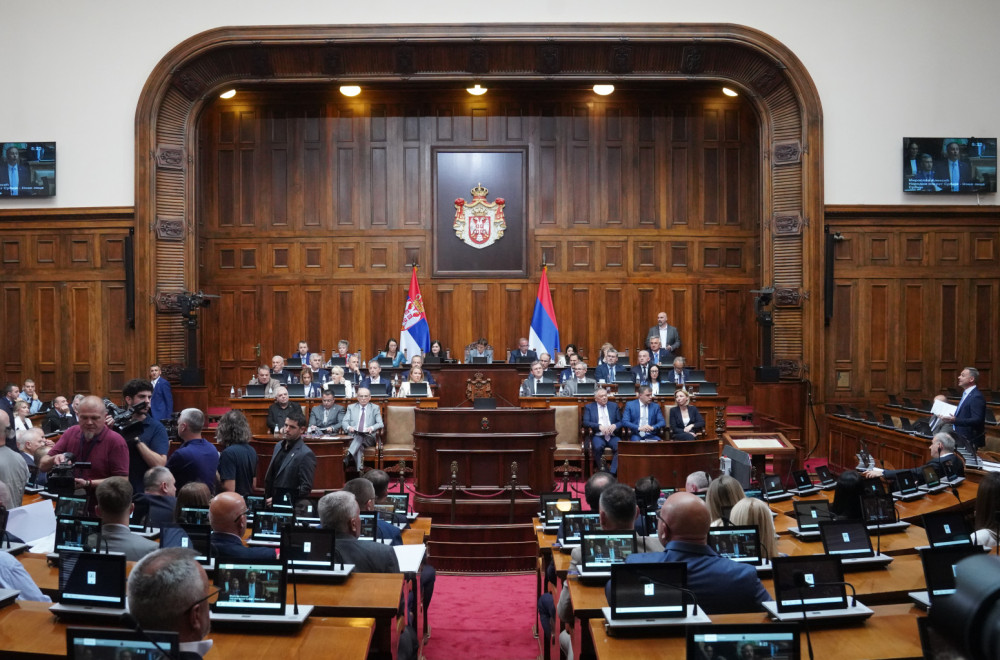 Vanredna sednica Skupštine o nepoverenju Vladi; Opozicija pokazala neodgovornost; Bitan im odmor