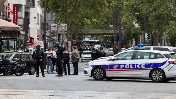 Horror in Paris: At least three people stabbed in the middle of the street VIDEO