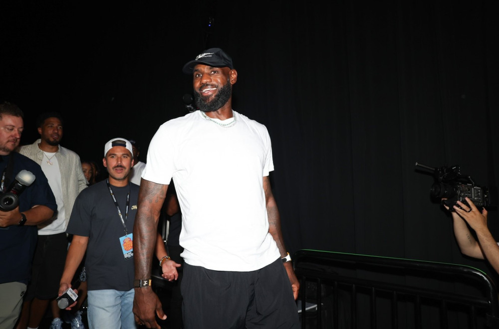 Lebron Džejms zvanično u Filadelfiji – otkriven i broj na dresu FOTO
