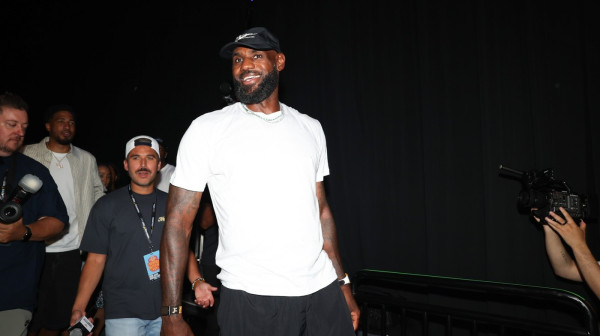 Lebron Džejms zvanično u Filadelfiji – otkriveno koji će broj da nosi na dresu VIDEO