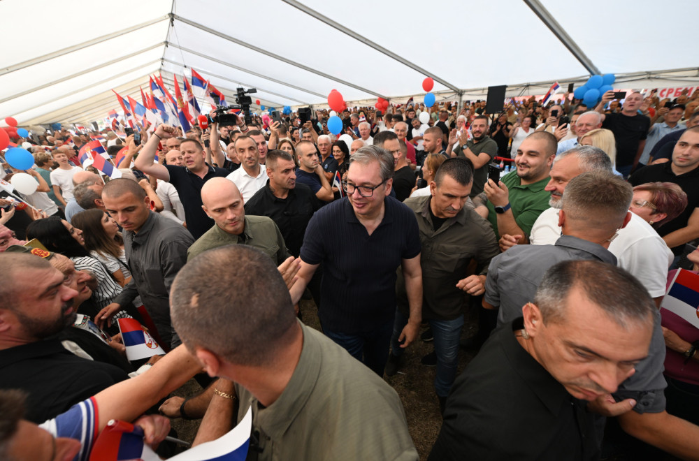 Vučićeve 4 ključne poruke: Oprašta pretnje, porodica je stub države, narod mora da se sluša i ispružena ruka