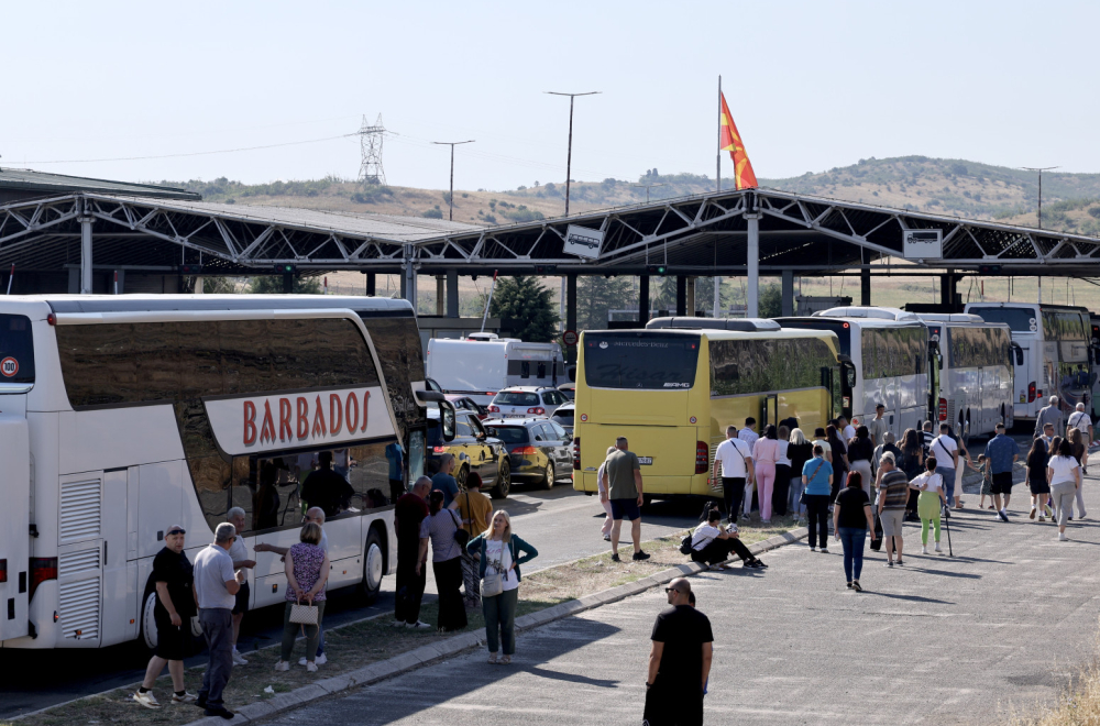 Kolaps na izlazu iz Srbije; Kamioni čekaju satima