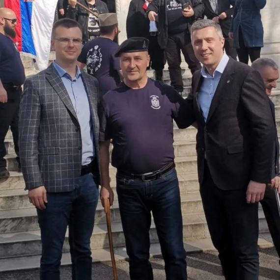 Sramne laži blokadera: Tvrde da je Vučić "izmislio" čoveka koji mu preti; Ova fotografija ih demantuje