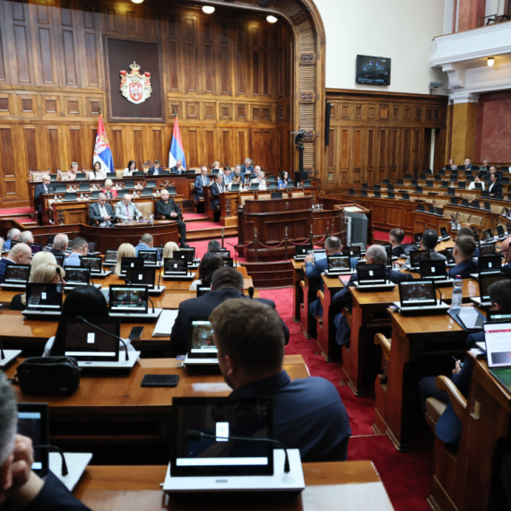 Skupština potvrdila poverenje Vladi; Čak ni svi potpisnici predloga iz redova opozicije nisu glasali "za"