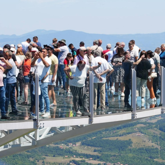 Otvoren prvi stakleni vidikovac u Srbiji: Evo koliko košta ulaz na atrakciju o kojoj svi pričaju