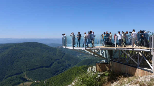 Besplatan ulaz na stakleni vidikovac na Kablaru; Evo koliko će koštati karte od 8. avgusta FOTO