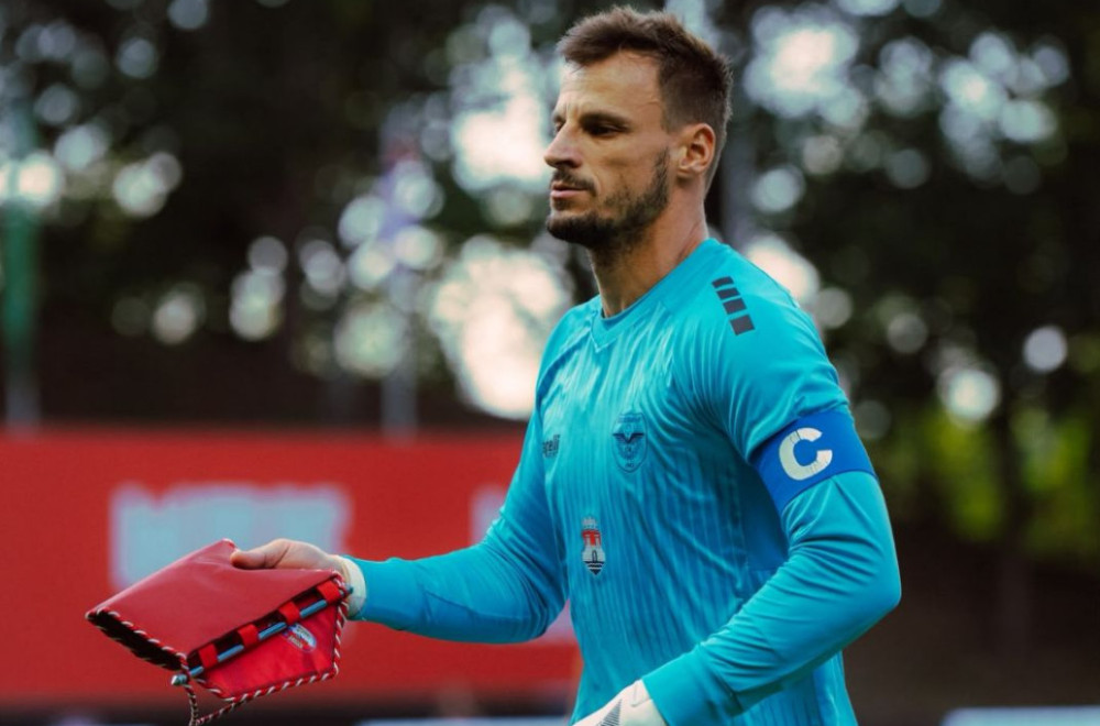 Popović skrivio tri penala, pa napao sudije: Katastrofalno! Zbog VAR-a više ne veruju onome što vide VIDEO