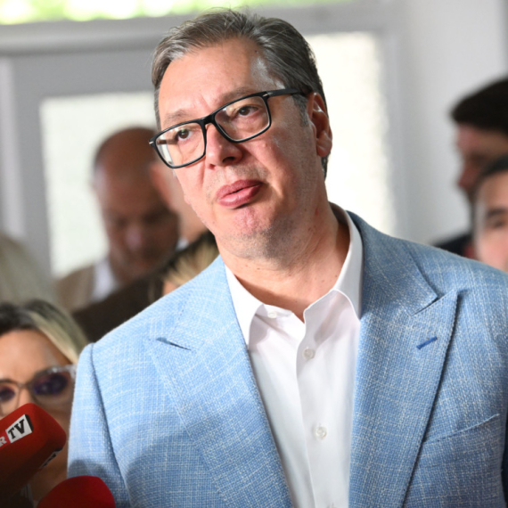 Vučić saopštio neverovatne vesti: "Jeftinije cene lekova od sutra"; "Srbija prva u Evropi po stopi rasta"
