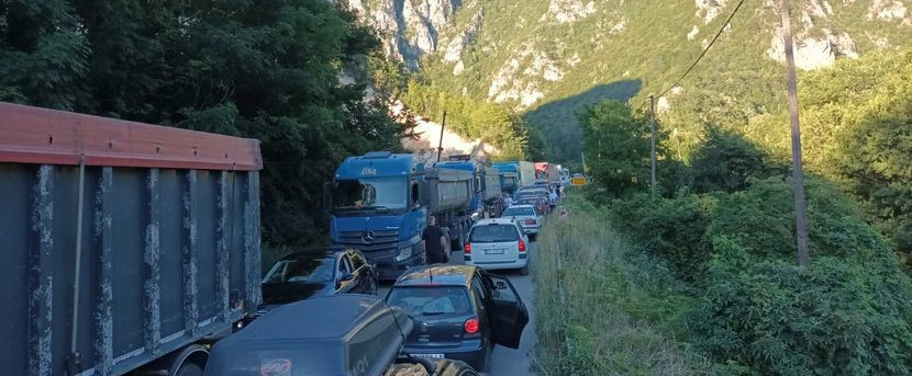 Kolaps na graničnom prelazu Gostun: Po dva sata čekanja u kilometarskoj koloni