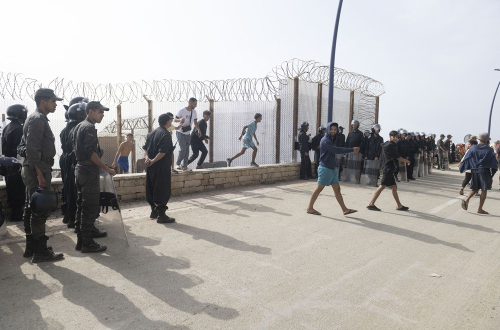 Hiljade migranta i dalje na ulicama Seute; Vlada planira veliki premeštaj